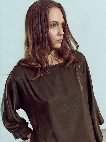Top with viscose in dark brown