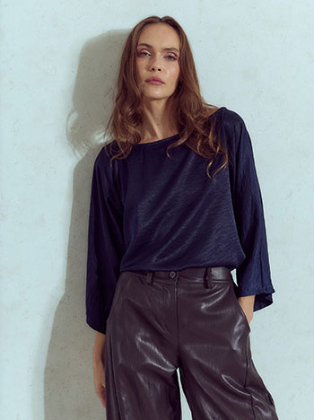 Top with viscose in dark blue