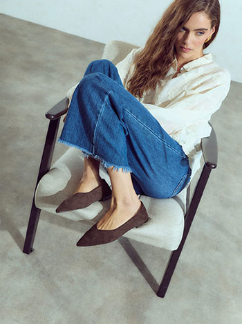 Pointed-toe ballet flats in brown
