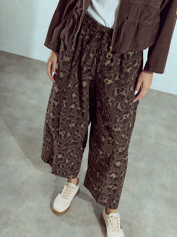 Corduroy leopard barrel trousers in brown