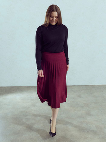 Pleated midi skirt in burgundy