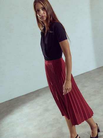 Pleated midi skirt in wine red