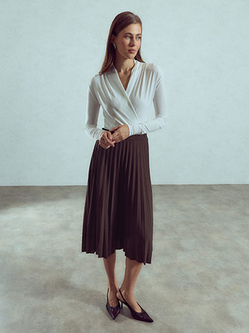 Pleated midi skirt in dark brown