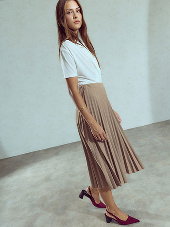 Pleated midi skirt in light brown