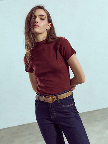 Top with decorative seams in wine red