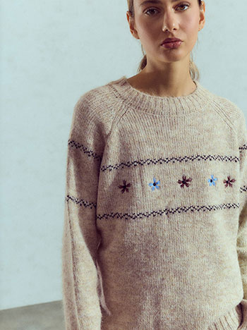 Embroidered detail sweater in beige