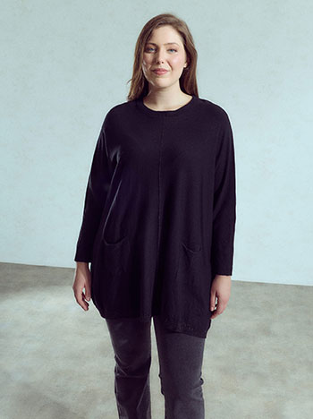 Long sweater with pockets in black