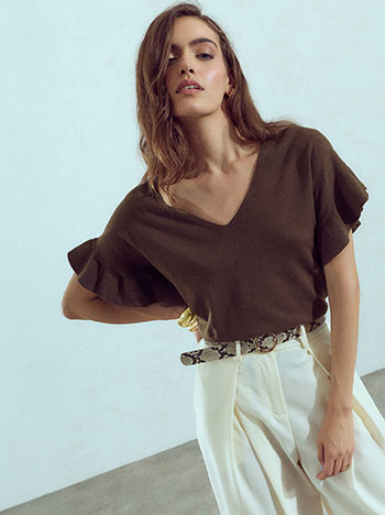 Knit top with ruffle sleeves in brown
