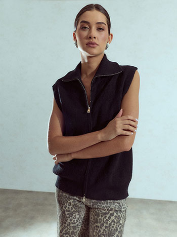 Knitted vest with zip in black