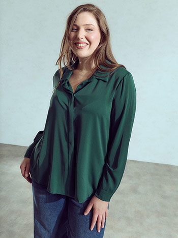 Shirt with point collar in dark green