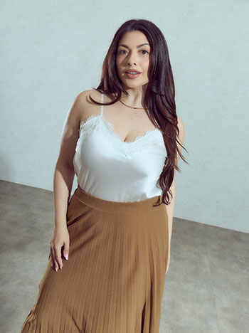 Lingerie with lace details in white