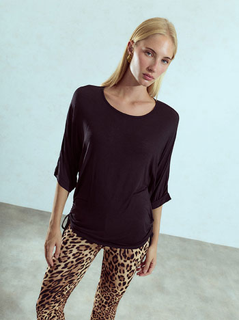 Side ruched top in black