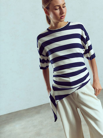 Top with stripes in dark blue