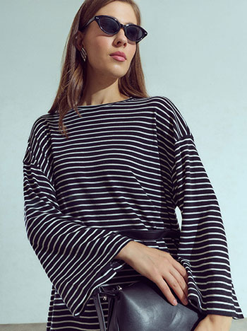 Oversized long sleeve top in black