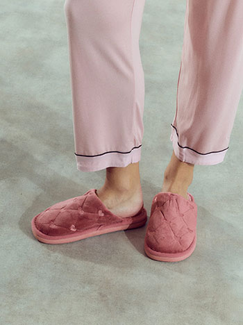 Slippers with hearts in dusty pink