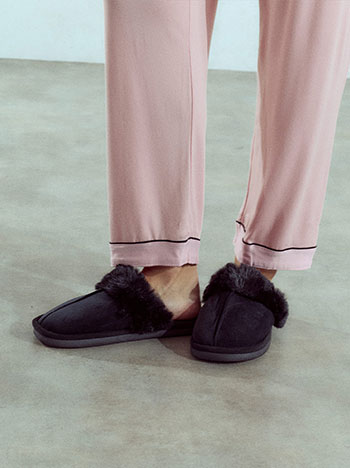 Slippers with fur in black