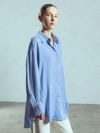 Long shirt with side buttons in sky blue
