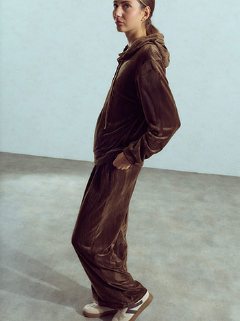 Velvet tracksuit in brown