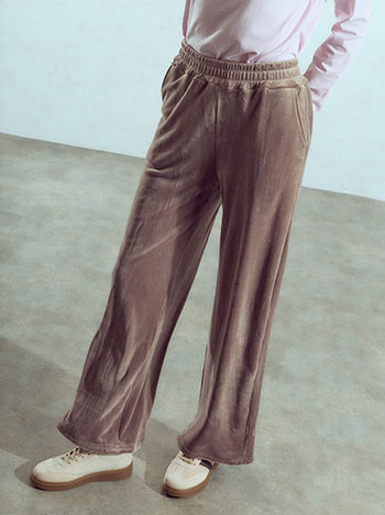 Velvet trousers in light brown