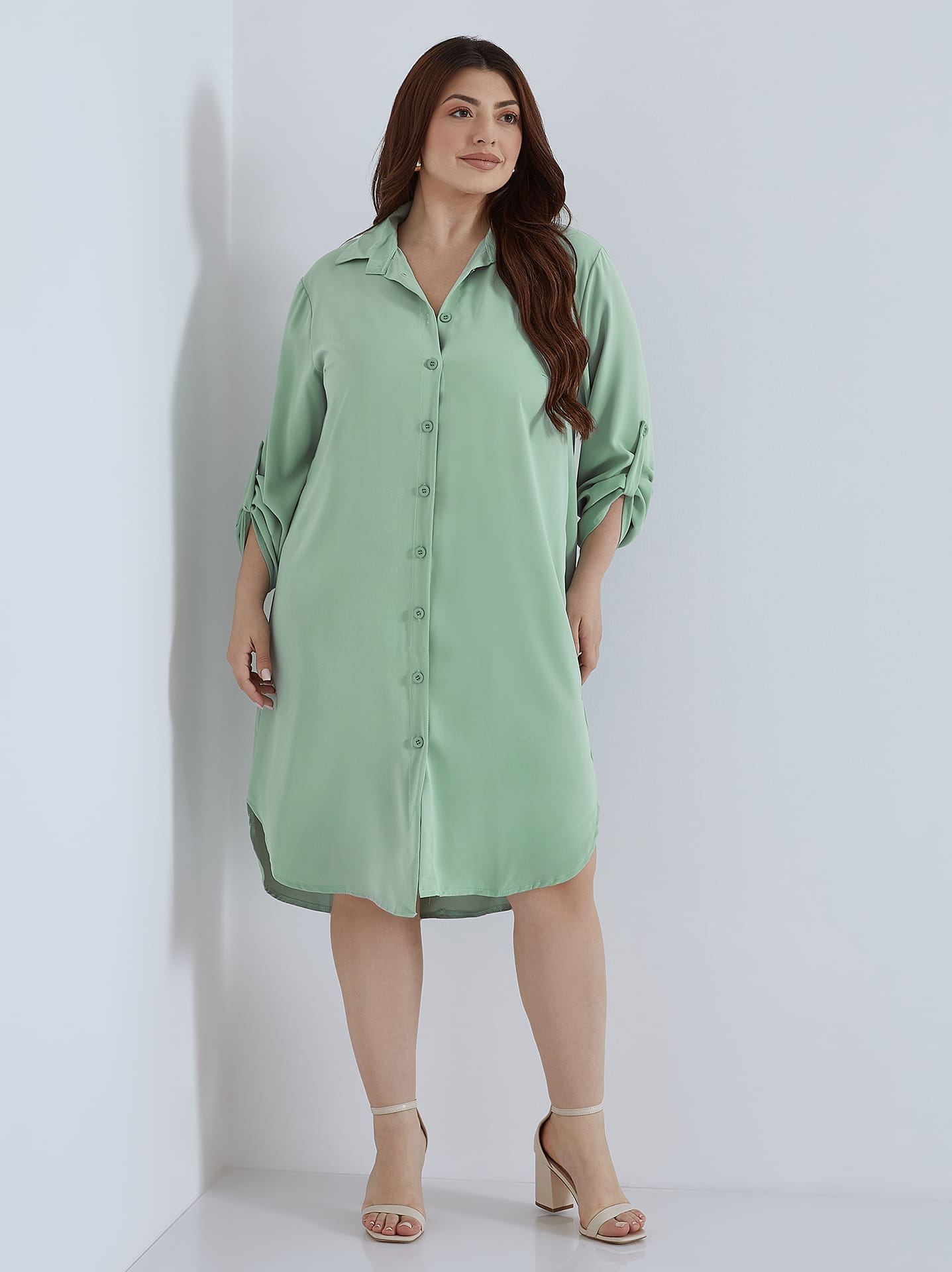 Shirt dress with point collar curvy in almond green | Celestino