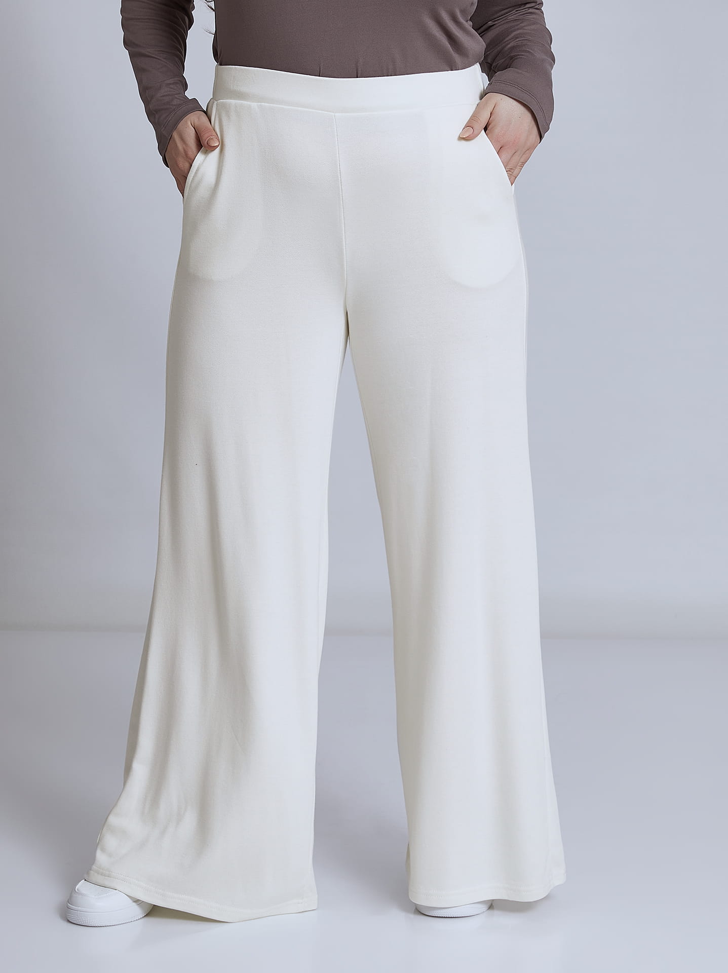 High waist wide leg trousers curvy in off white, 24.99€