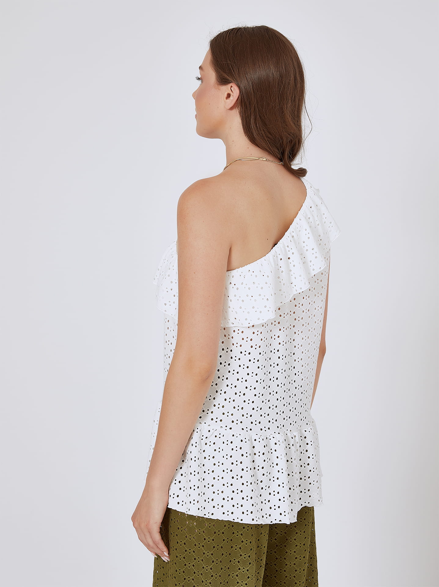 One shoulder top in white | Celestino