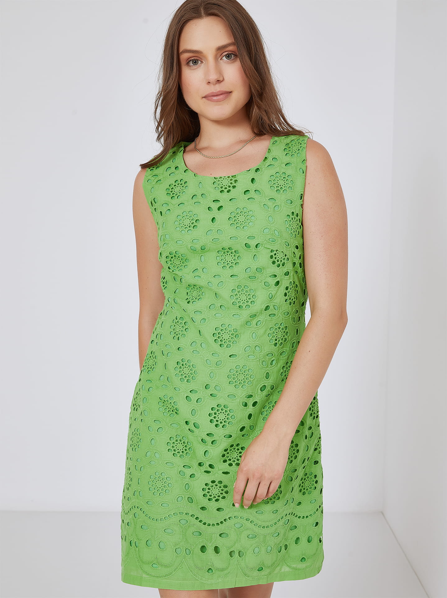 Mini broderie dress curvy in light green | Celestino