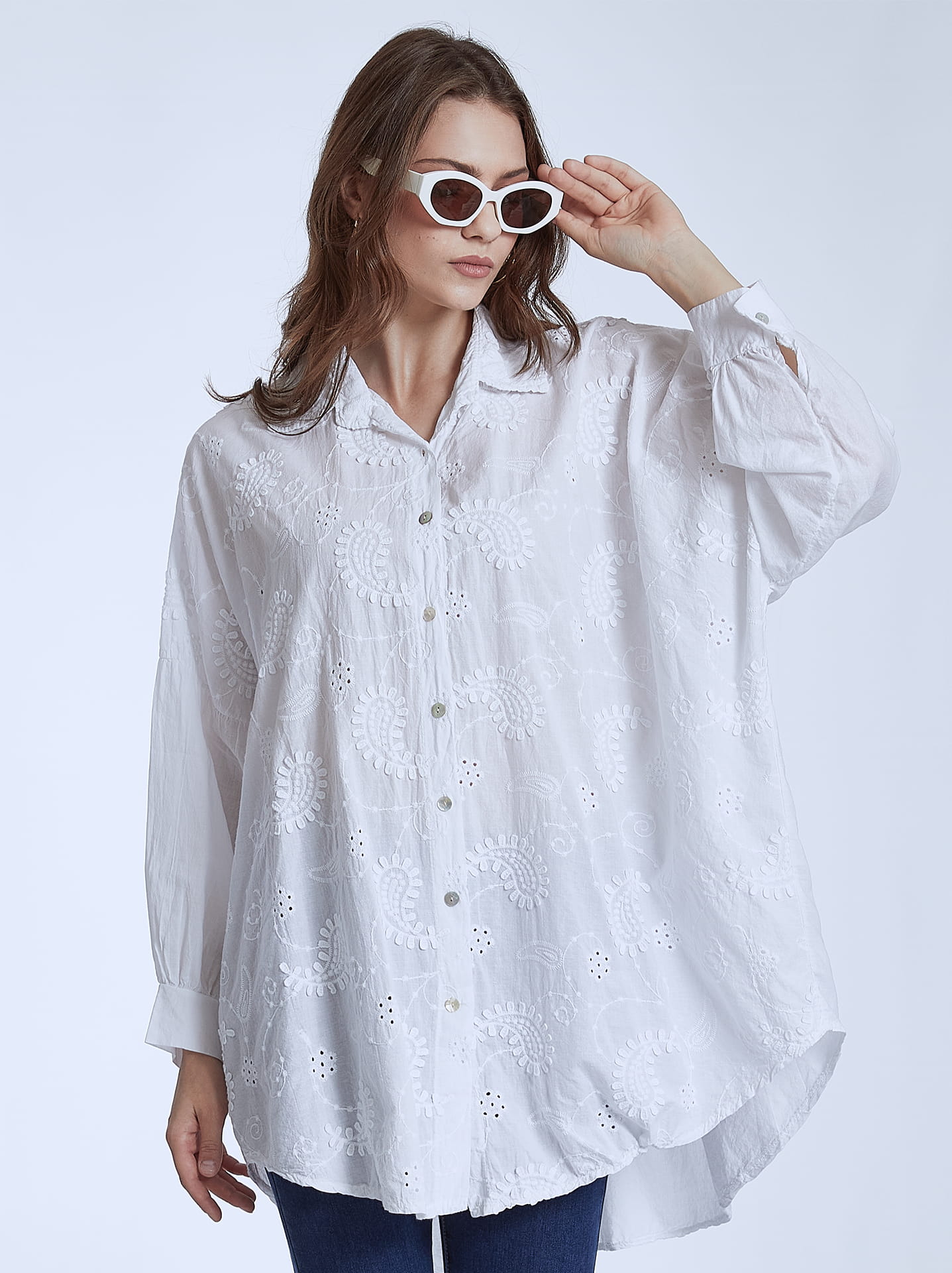 Broderie oversized shirt in white | Celestino