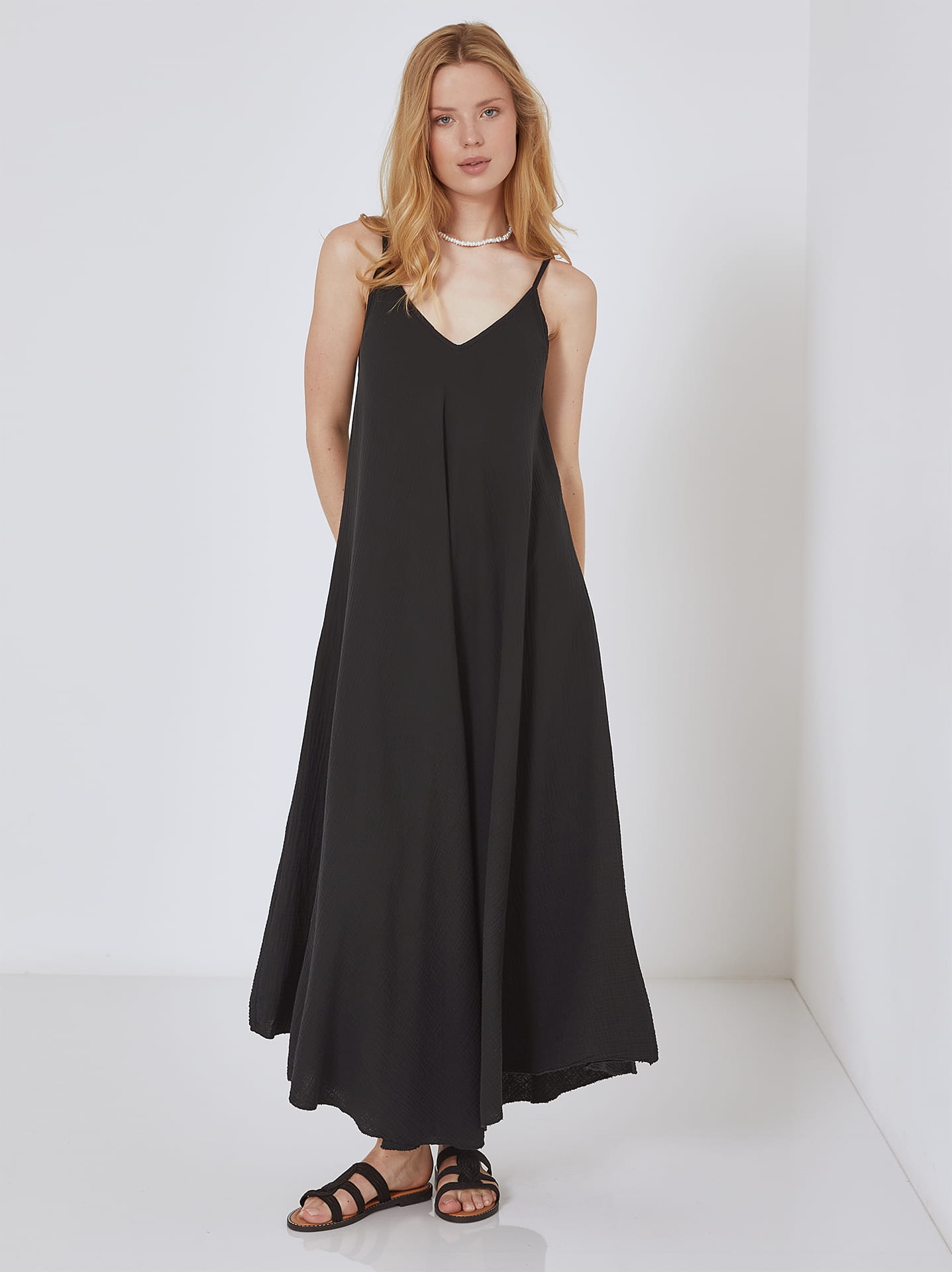 Cotton maxi dress in black Celestino