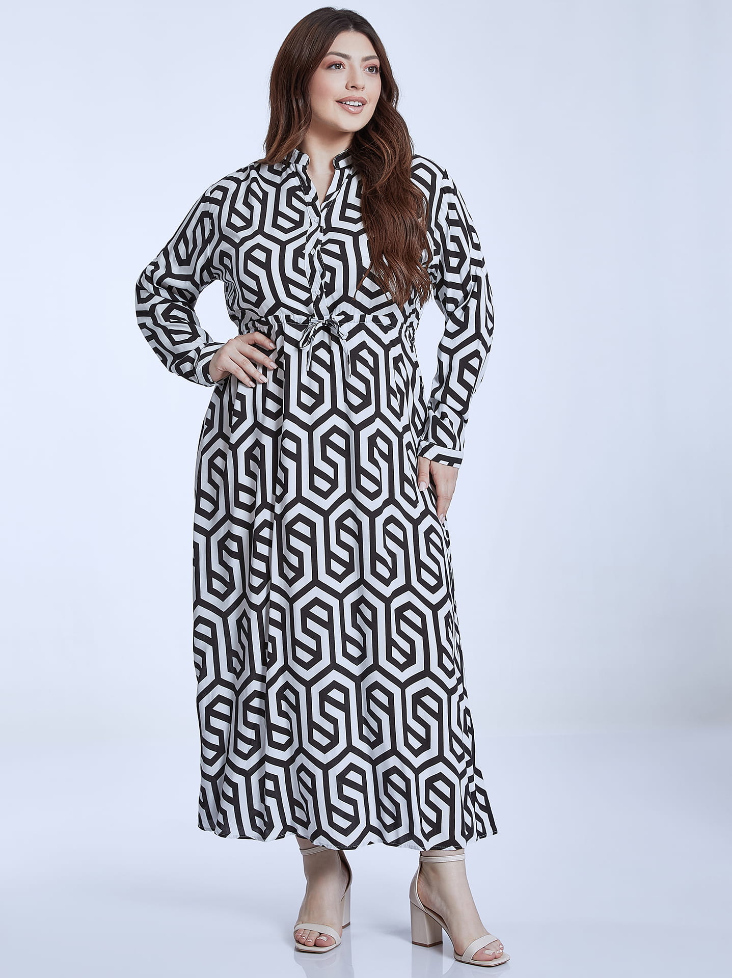 Maxi dress with inner waistcord curvy in black | Celestino