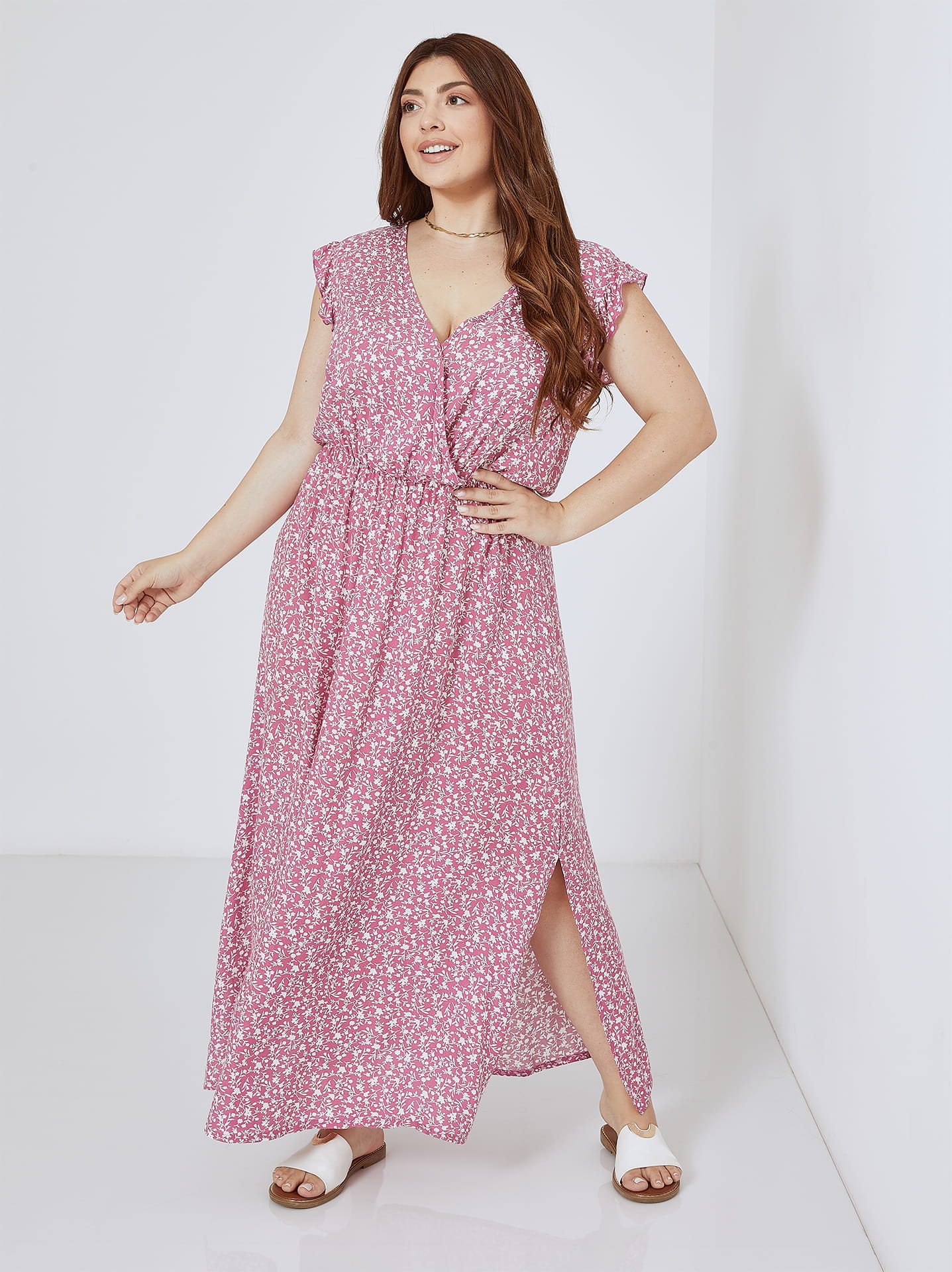 Wrap front maxi dress with flowers curvy in pink, 9.99€ | Celestino