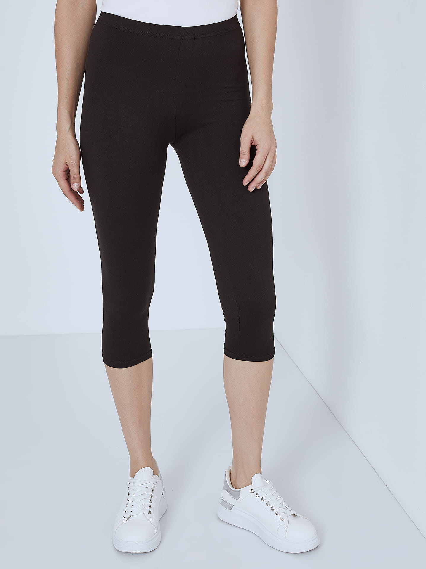 Capri leggings with elastic waistband in black, 6.99€