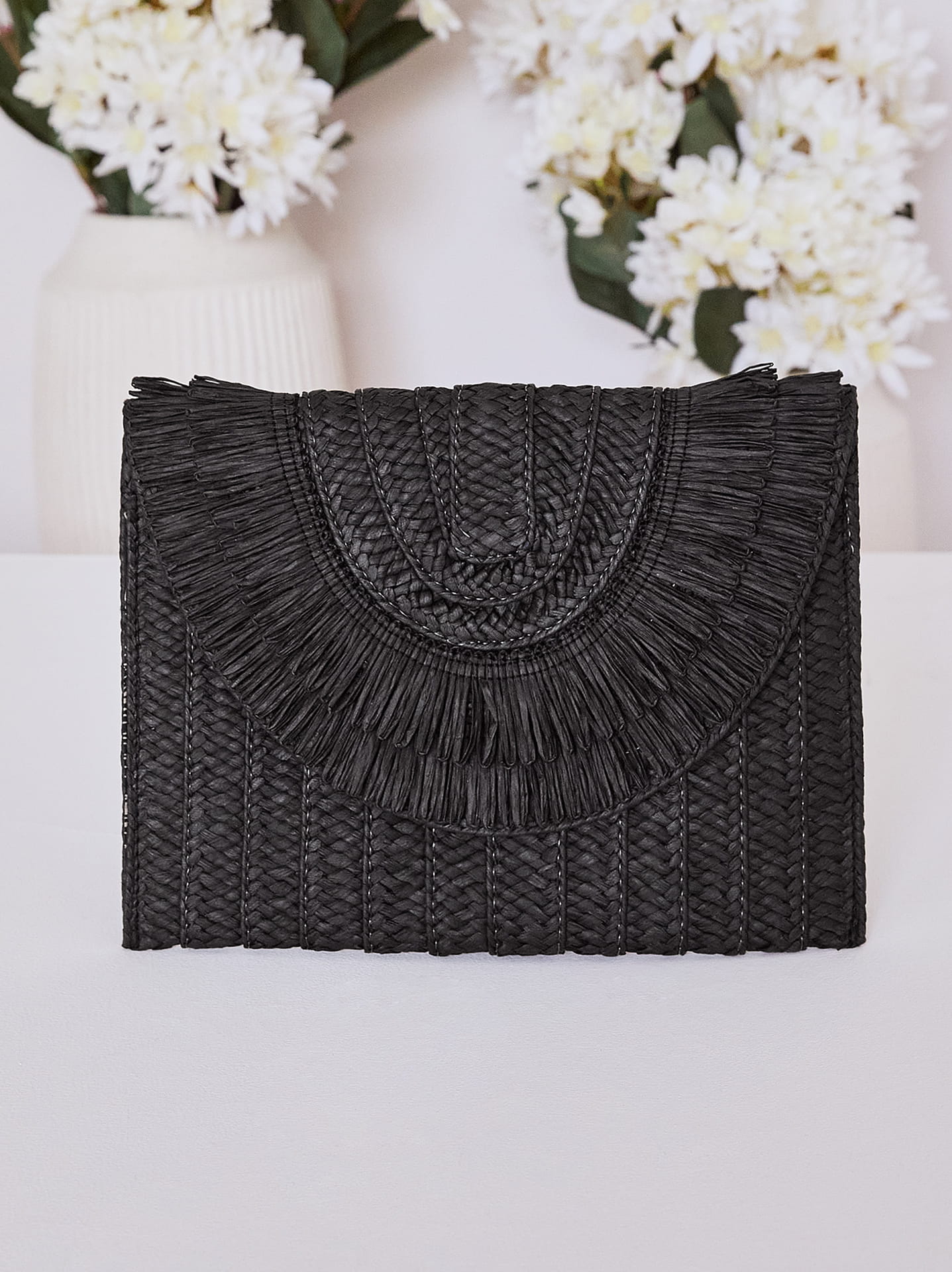 Clutch in black