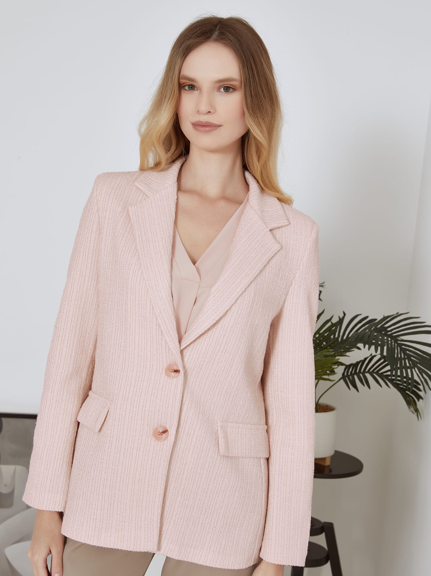 Blazer tweed with metallic details in pink | Celestino