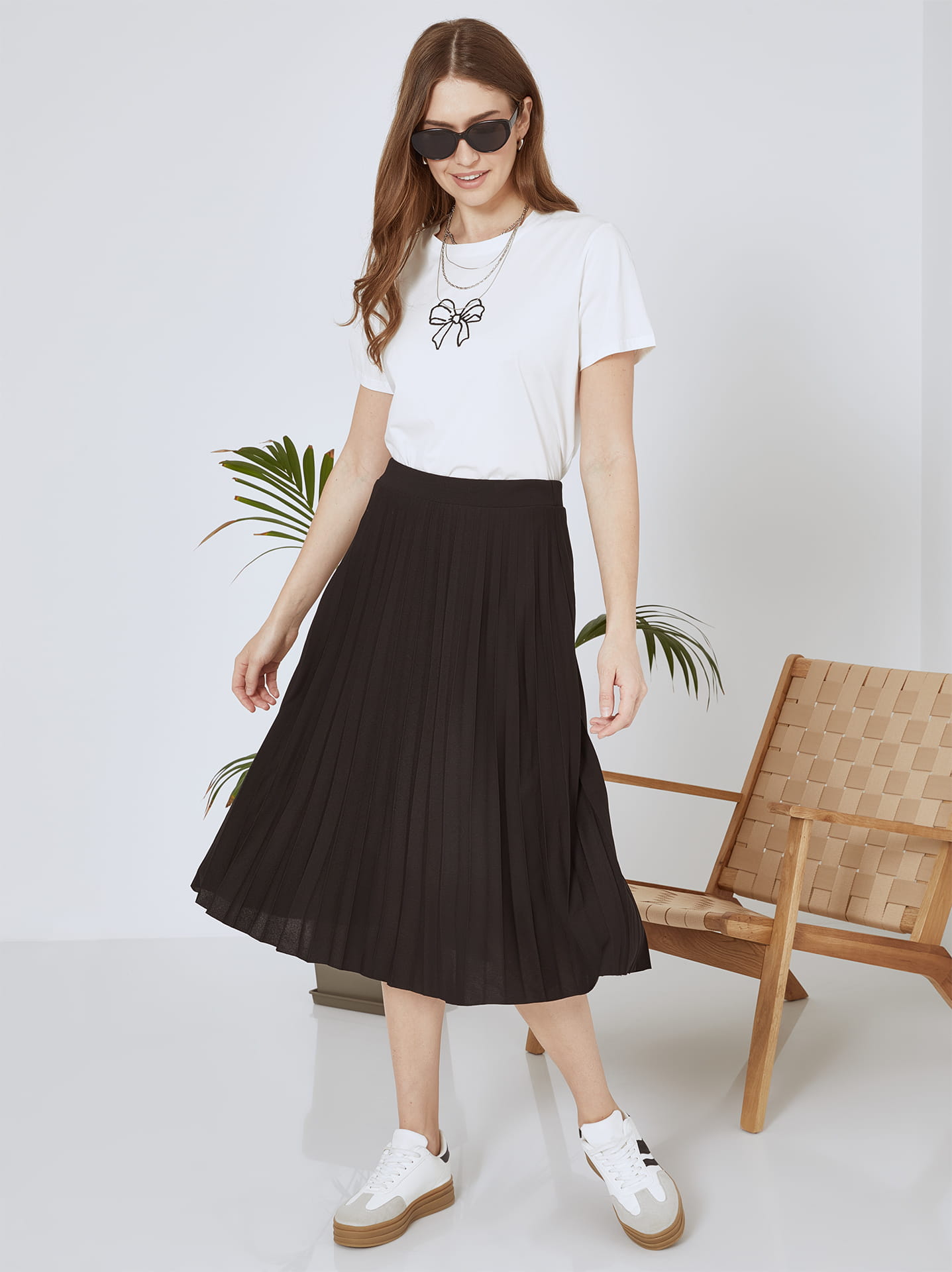 Φούστα με sneakers