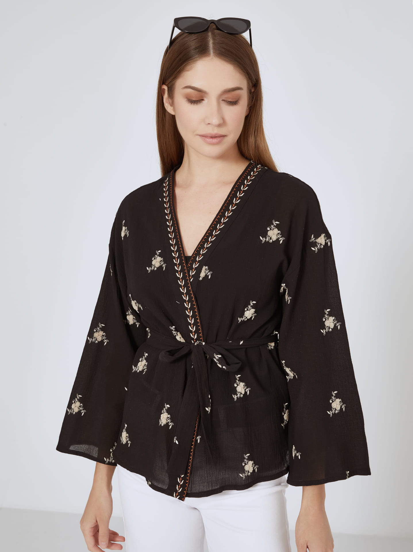 Kimono with broderie details in black | Celestino