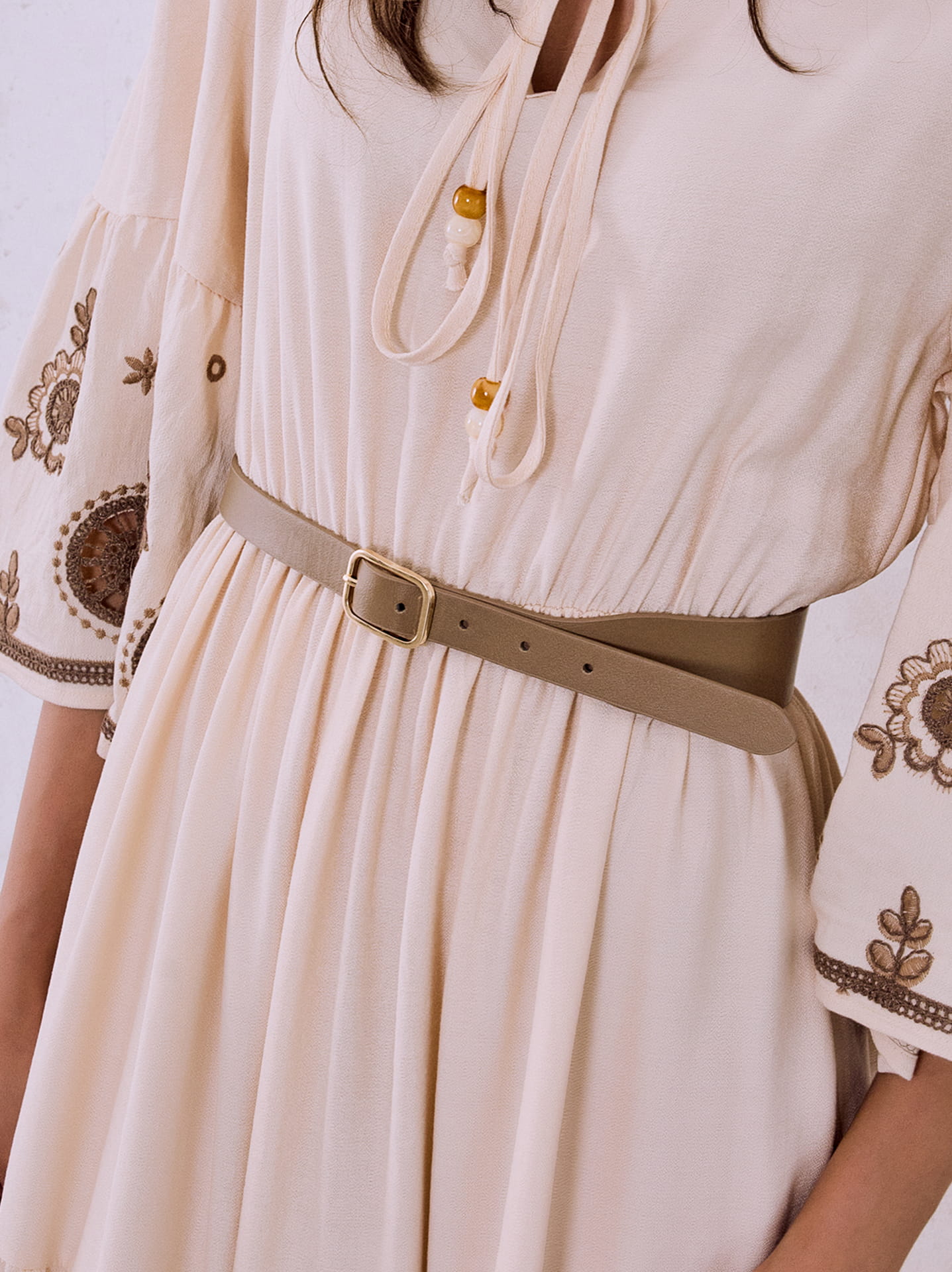 Leather effect belt in beige, 9.99 | Celestino