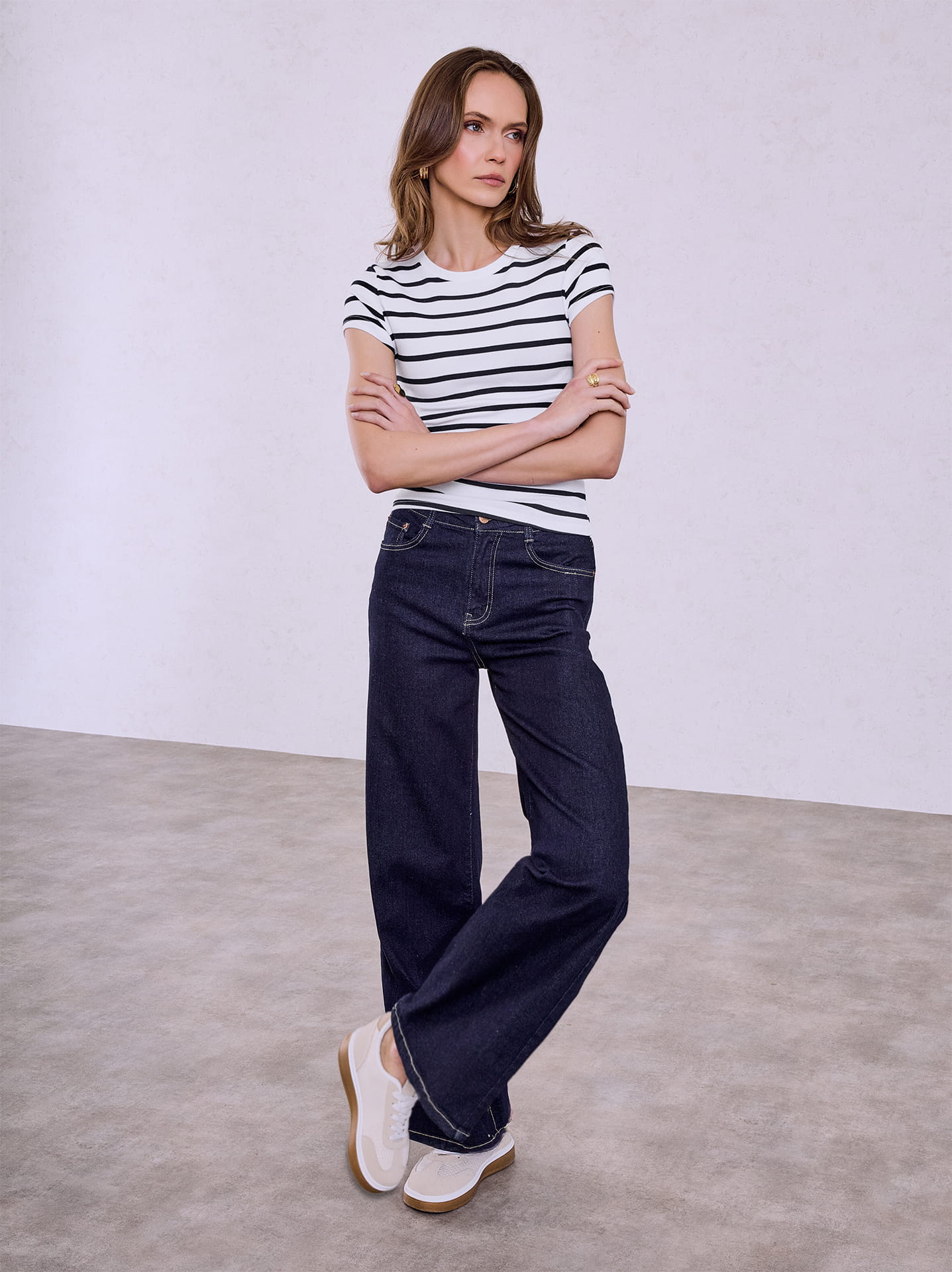 Τζιν wide leg με ελαφρύ ριγέ τοπ
