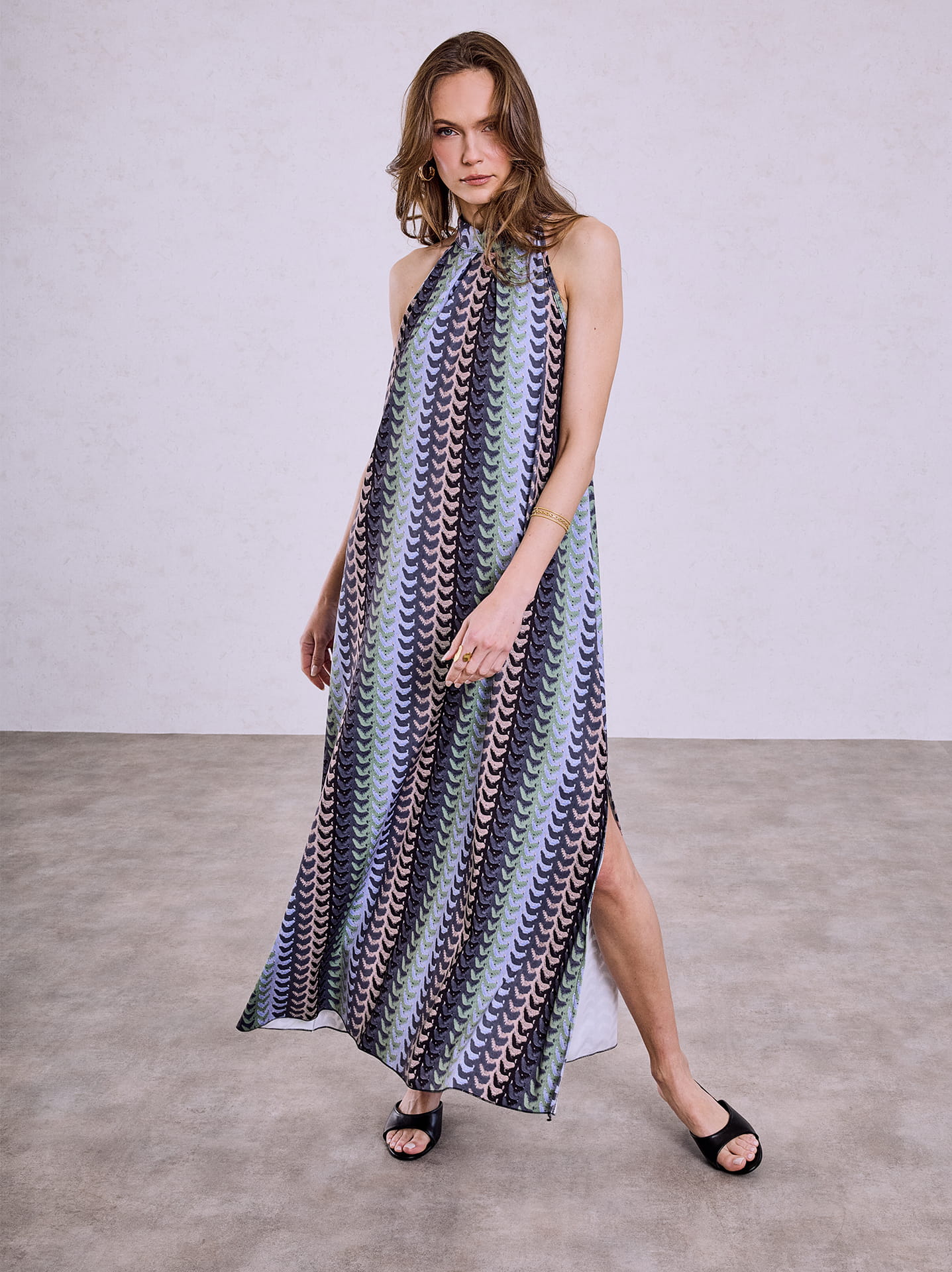 Printed halter neck dress in grey, 29.99€