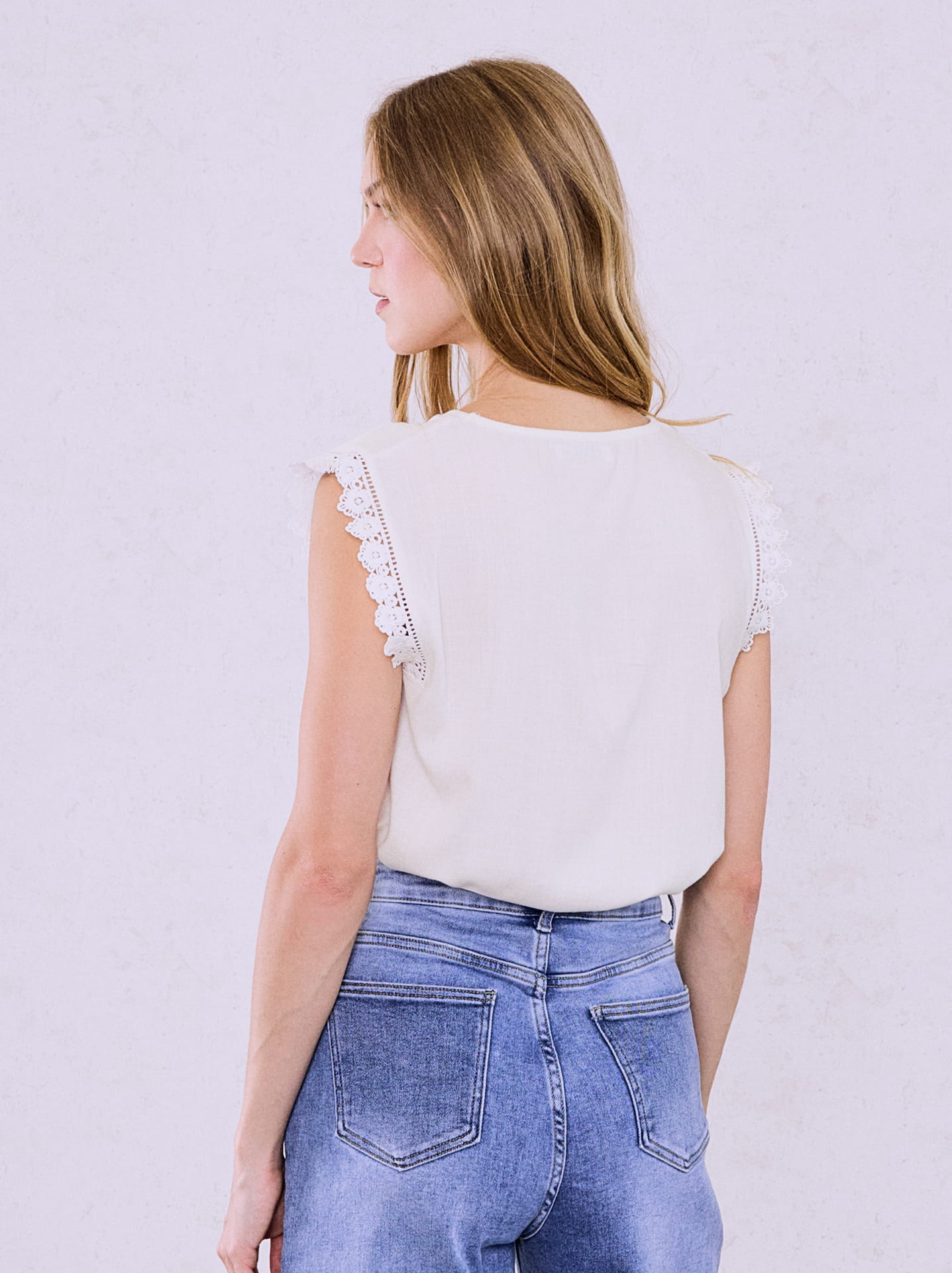 Top with lace details in off white, 9.99€ | Celestino