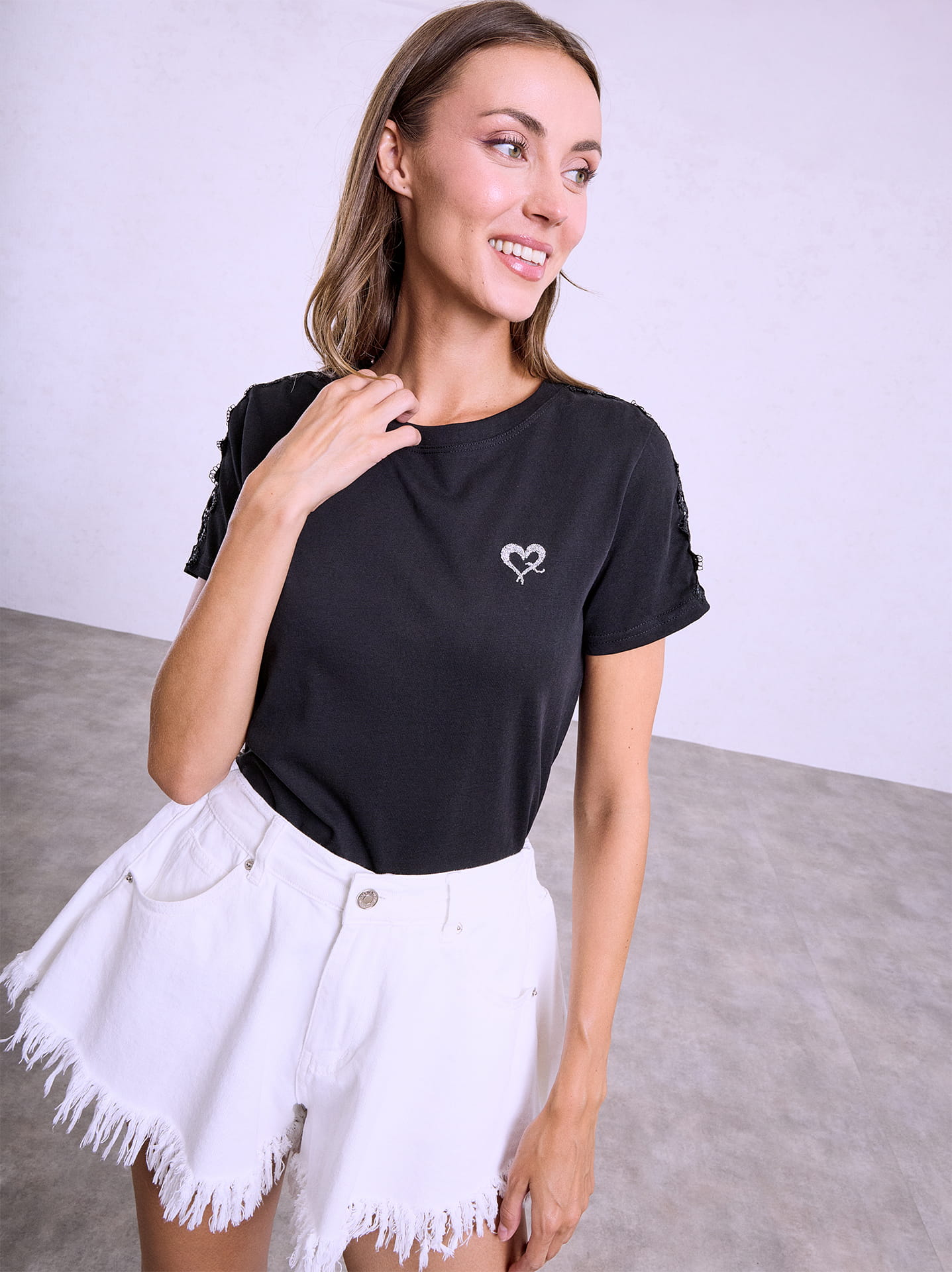 T-shirt with rhinestone heart detail in black, 11.99€ | Celestino