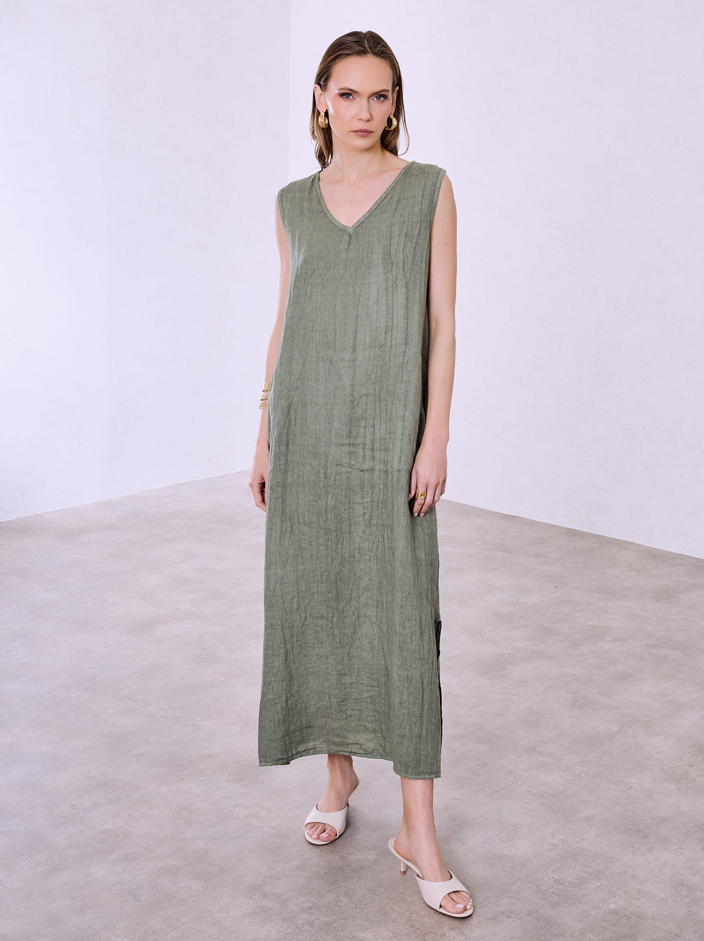 Linen maxi dress with pockets in khaki, 34.99 | Celestino