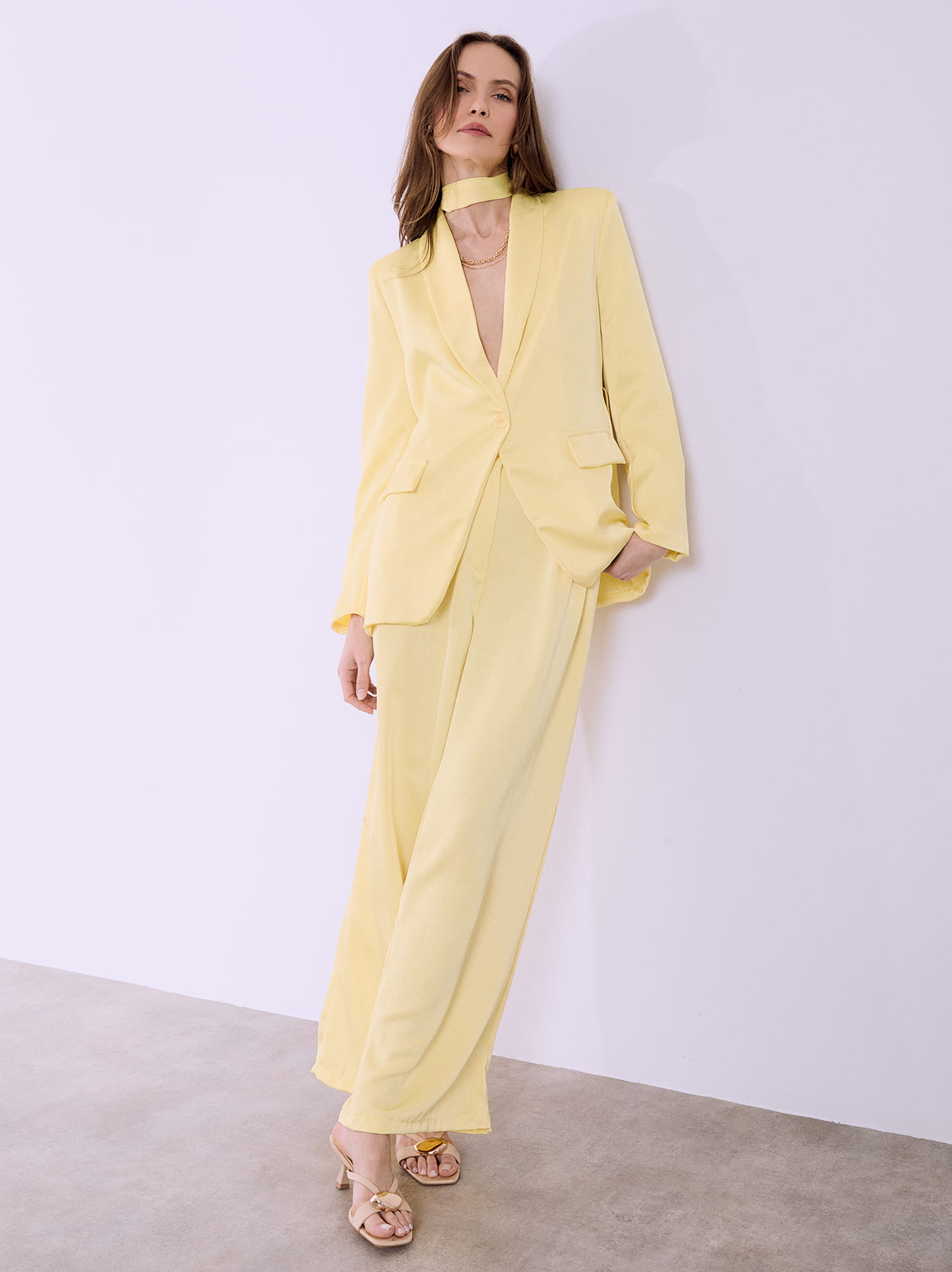 Κοστούμι σε butter yellow απόχρωση