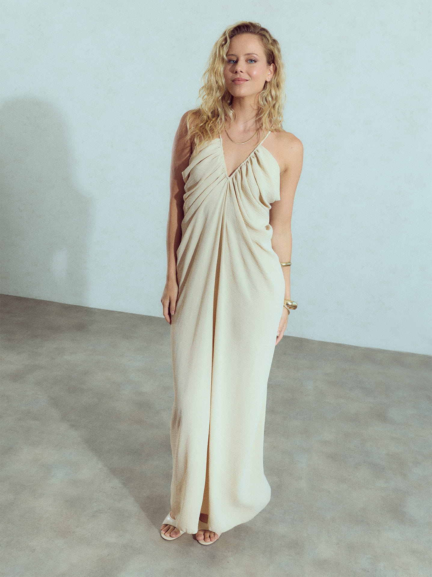 Φόρεμα maxi με πτυχώσεις κα V-neck