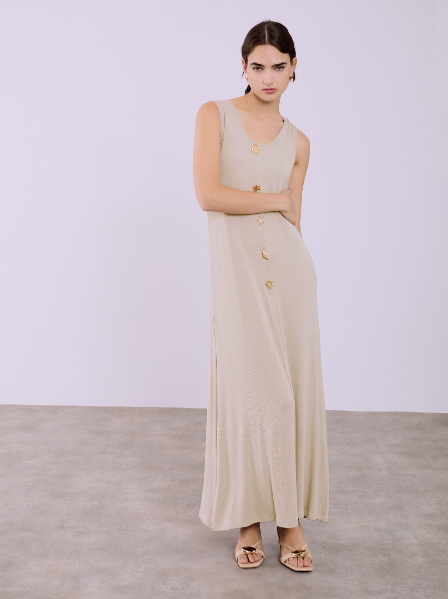 Αέρινο μπεζ φόρεμα μάξι