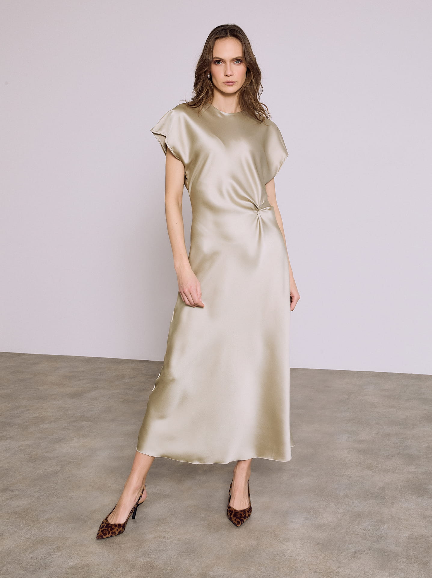 Σατέν φόρεμα