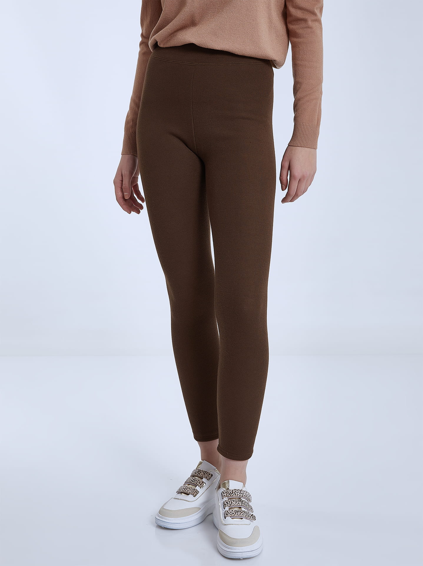 Ribbed leggings with fleece lining in dark brown, 12.99€