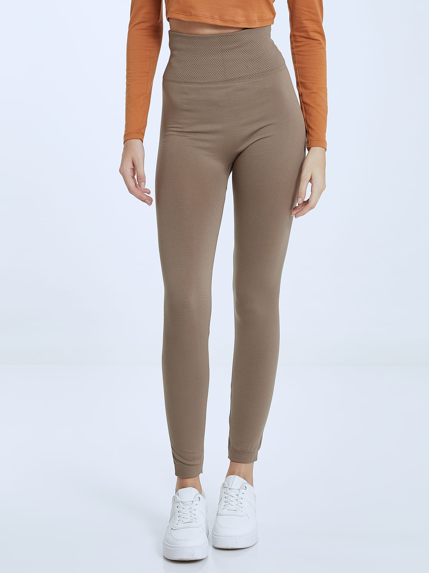 Elastic thermal leggings in light brown, 6.99€