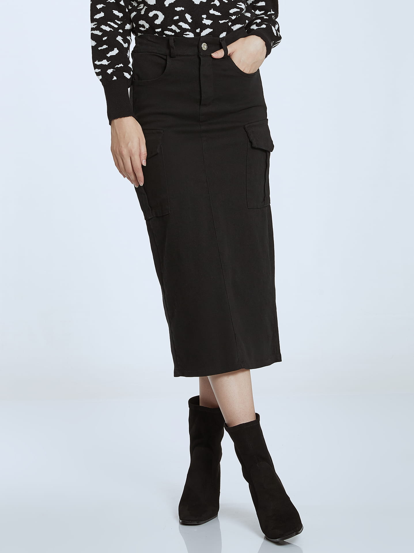 Midi skirt with shop pockets in the back