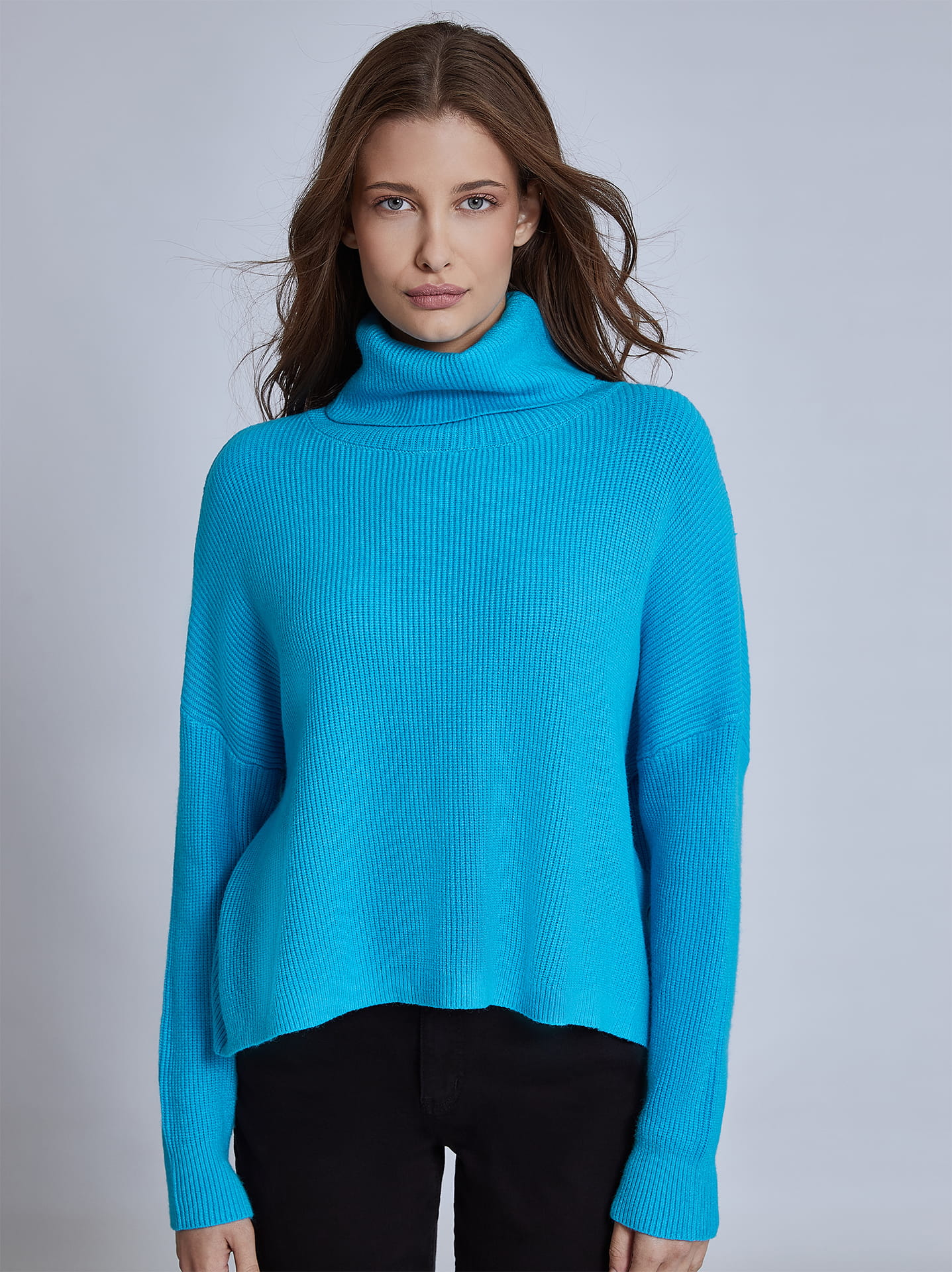 Turquoise turtleneck 2025